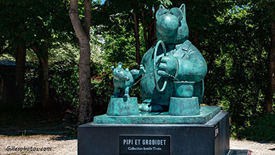 Statue de Geluck,- PIPI ET GROBIDET - Exposition 2021  sur les champs Elysées -PARIS